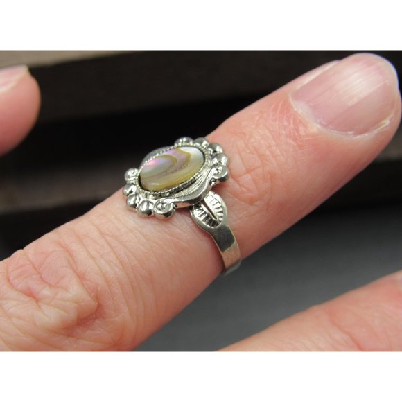 Size 3.75 Silver Tone Abalone Shell Band Ring - Picture 3 of 6
